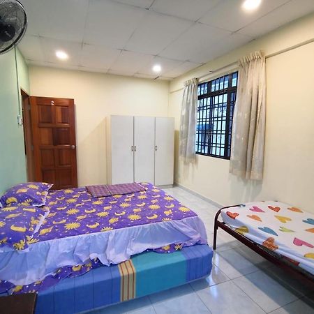 Cosy Homestay Улу Тирам Экстерьер фото
