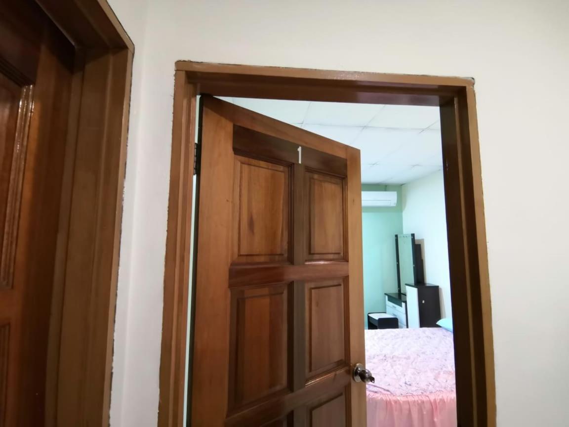Cosy Homestay Улу Тирам Экстерьер фото