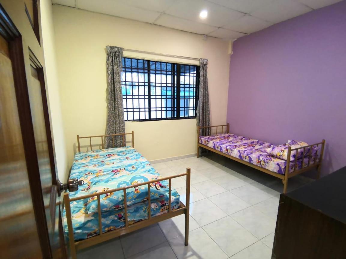 Cosy Homestay Улу Тирам Экстерьер фото