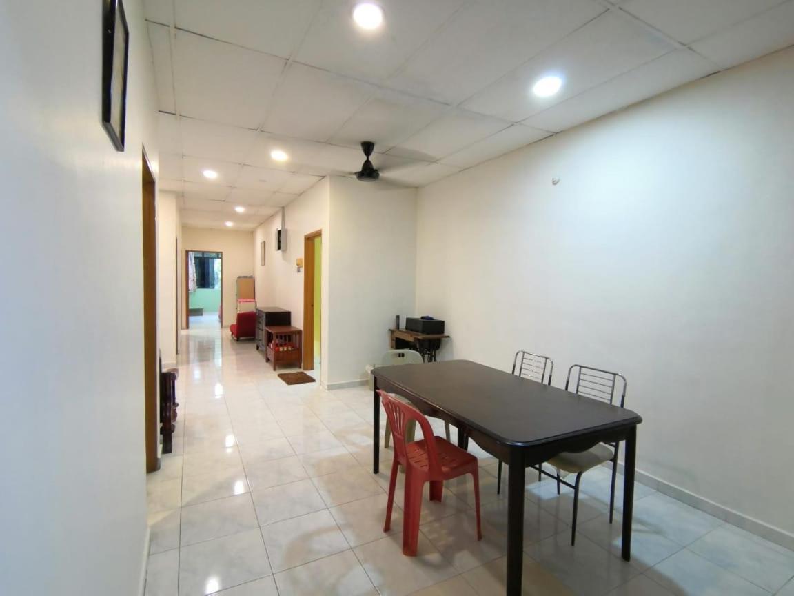 Cosy Homestay Улу Тирам Экстерьер фото